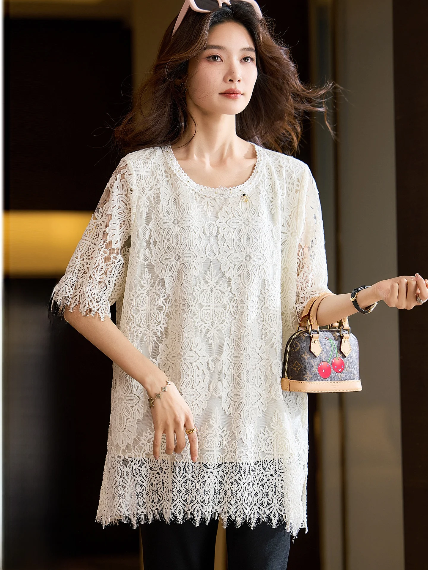 

Свободная кружевная футболка женская, весенняя, средней длины, повседневная, модная, дышащая, из нейлона, в уличном стиле, с круглым вырезом, с коротким рукавом