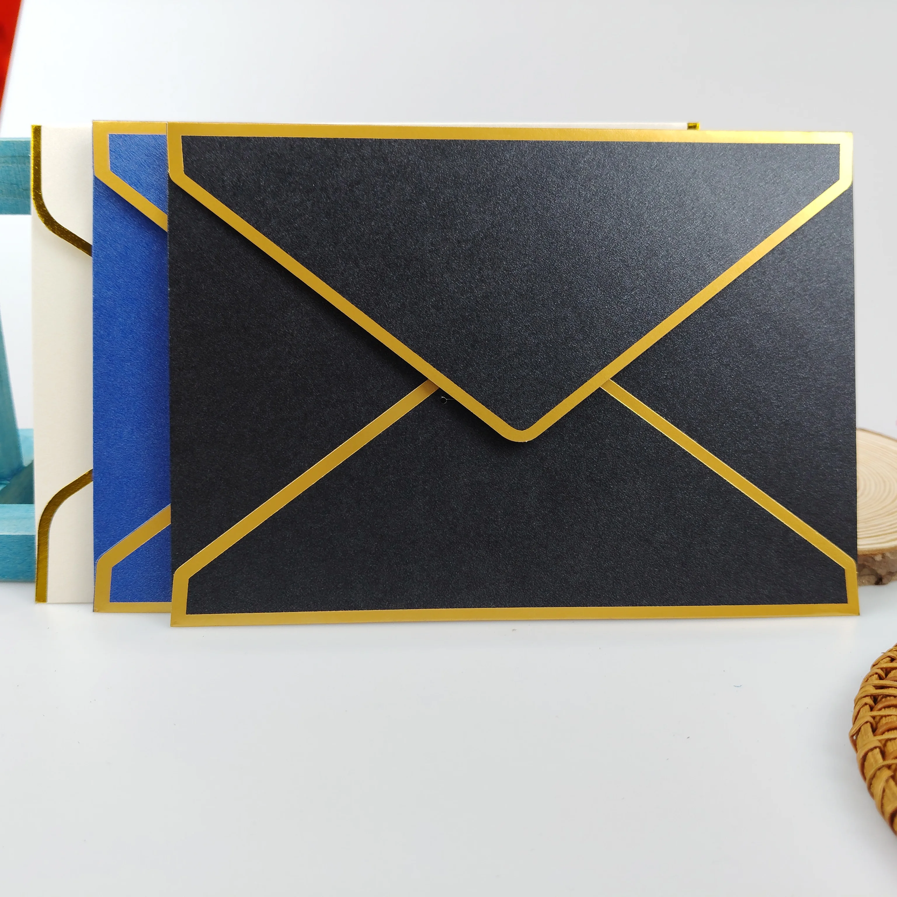 10 قطعة النمط الأوروبي اللون الغراء ورقة الساخن ختم دعوة اللون كرتون المغلف الذهب حافة مغلف صغير