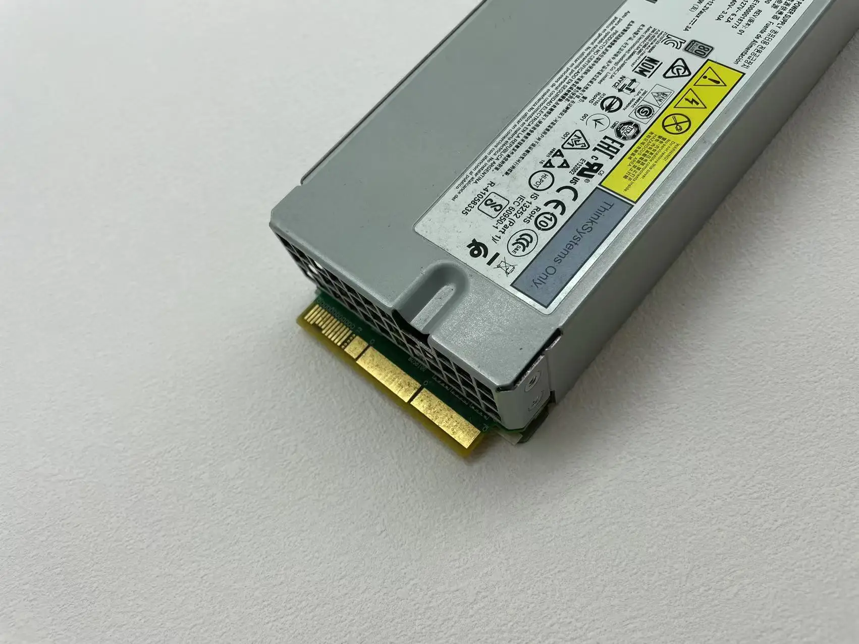 Fonte de alimentação comutada 700-014187-1000 550W 80PLATIUM