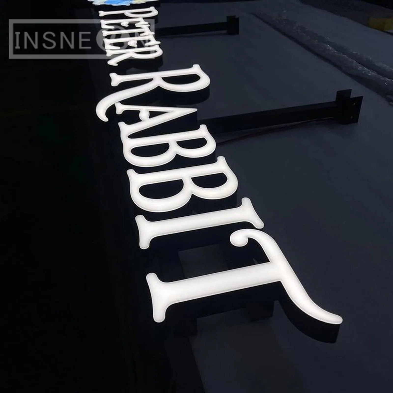 Illuminated Led Signage Frontlit ตัวอักษรอะคริลิค 3D Lighted Letter ร้านอาหารโฆษณาป้ายโลโก้ธุรกิจกลางแจ้ง