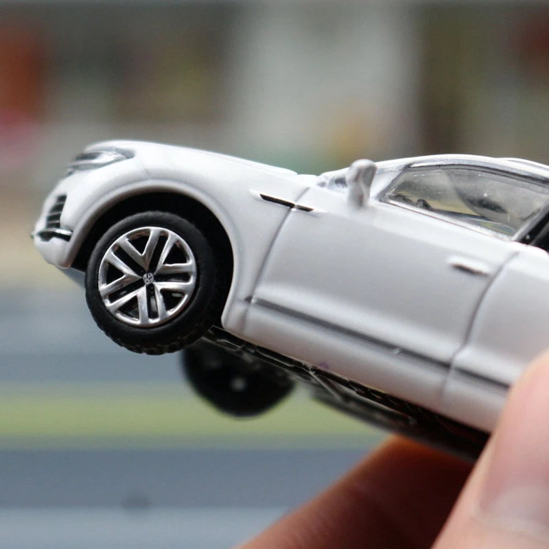 1:64 VW Touareg SUV Alloy Car Model Diecast Metal Off-road Vehicle Car Model Miniature Scale Simulation Collection Kids Toy Gift