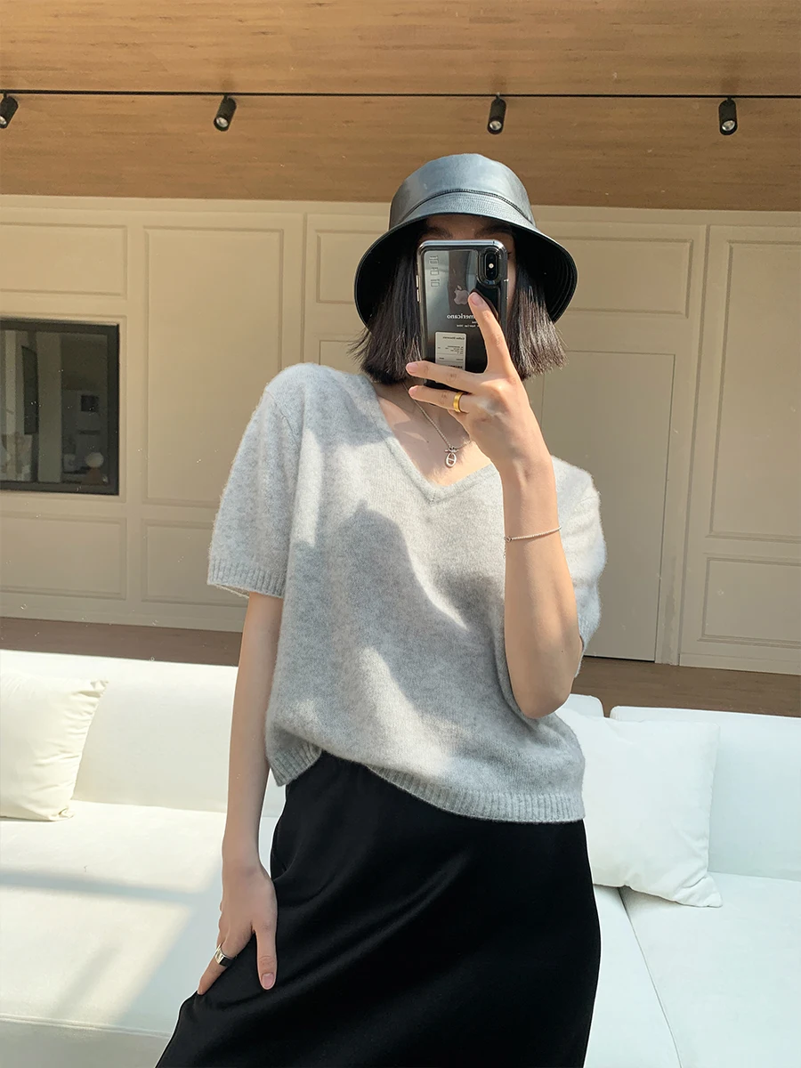 

Amyy Studios Soft Silk Blend Camere White V-Ne ort Sve Knitted Top Women's Casual Faion Spring Summer Top