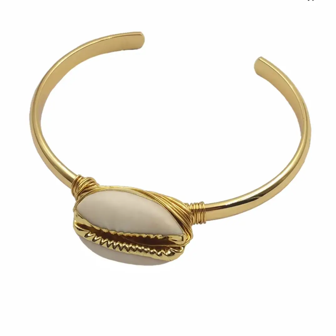 WT-B490 WKT Natural Cowrie 18k Gold Electroplated Handmade Bracelet With Metal Dipped Women Fashion Charm Cuff Bangle Jewelry
