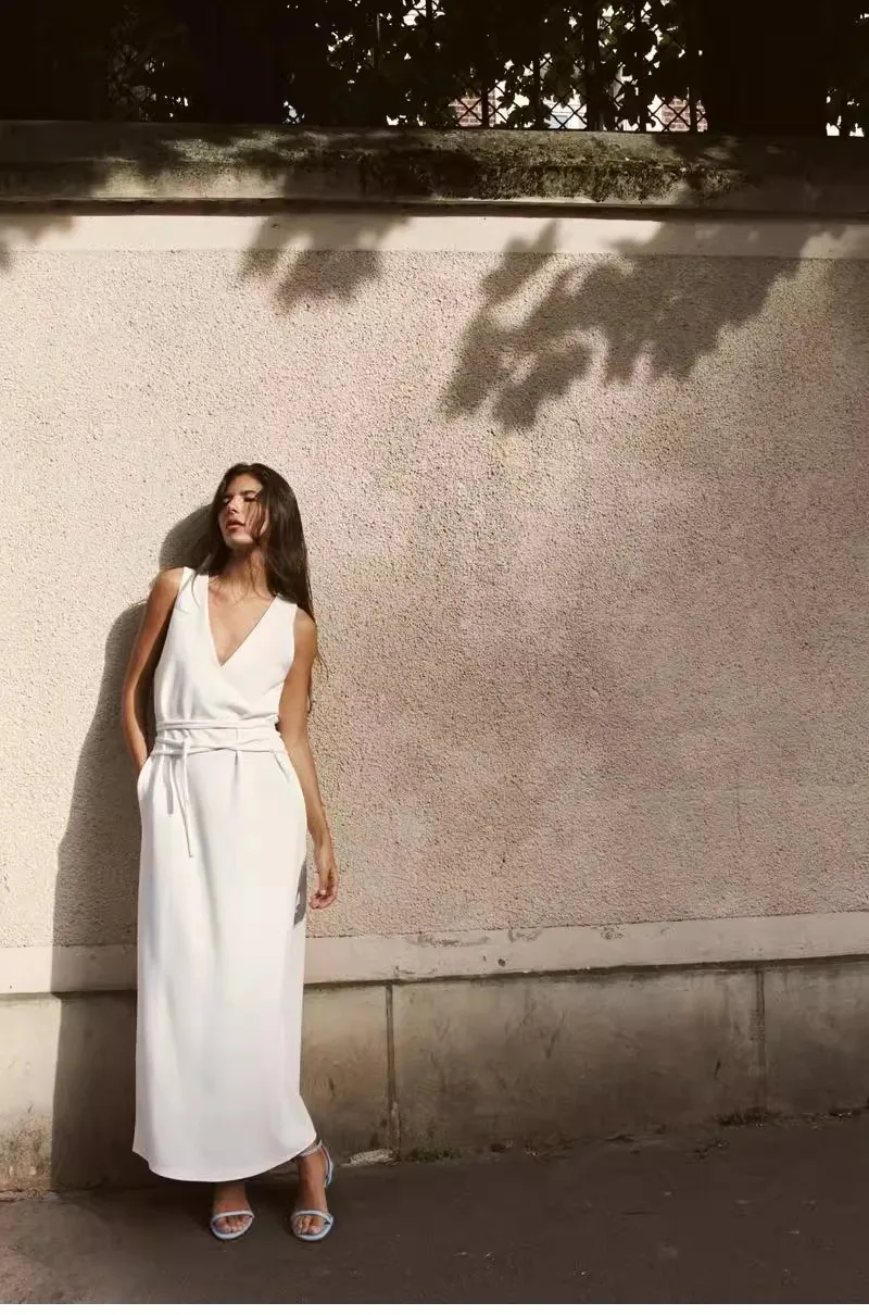 2024년 여름 신상 순백 분위기 롱 플리츠 스트랩 드레스 여성 패션 출근룩 스타일 V넥 반팔 가운