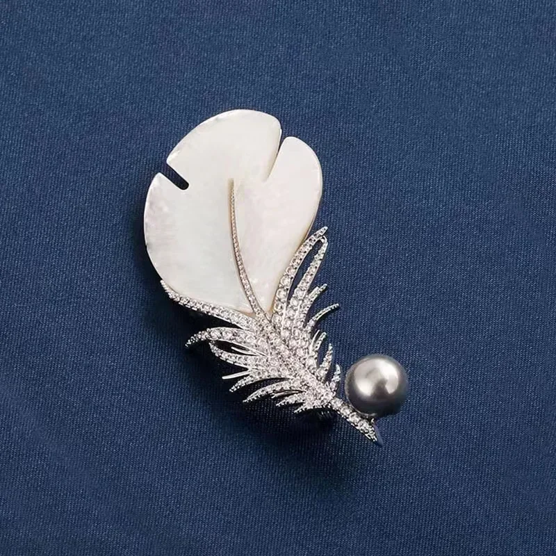 موضة كريستال شل ريشة بروش دبابيس للنساء الفاخرة الأبيض اللؤلؤ الذهب اللون هدايا حفلات الزفاف الملابس والاكسسوارات #2