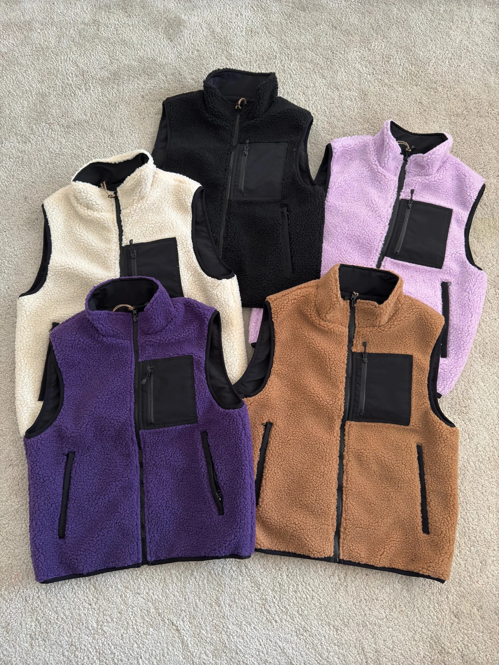 Lamb wool on both sides, classic pocket design, thermal vest