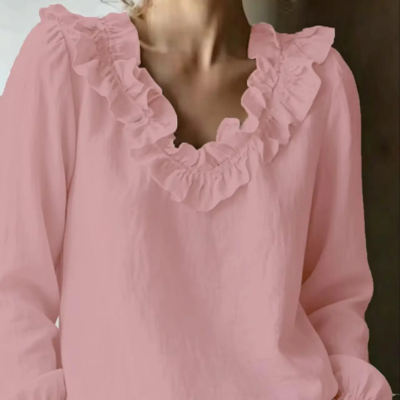 Elegant women's shirt, fashionable design for spring/autumn and winter, featuring pleated ruffles, V-neck, long-sleeved top, cas
