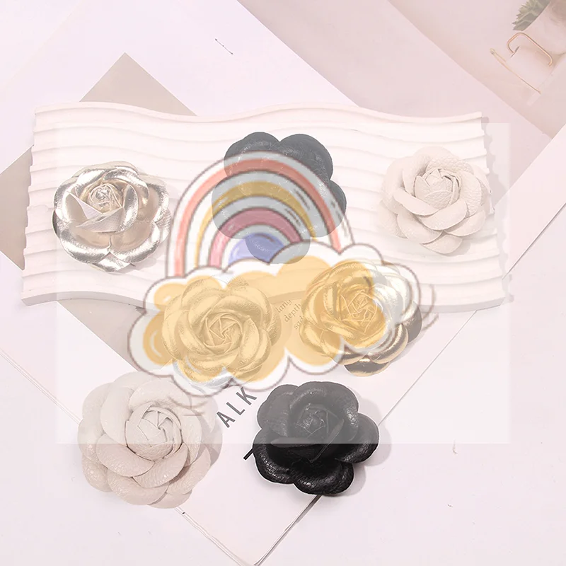 حار جلدية كاميليا دبابيس للنساء أنيقة كبيرة زهرة دبابيس وشاح مشبك مجوهرات الأزياء معطف اكسسوارات بروش