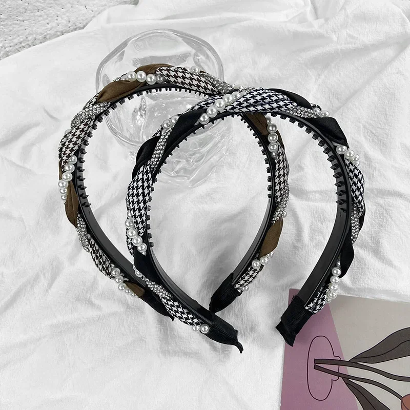 クリスタルヘッドバンド 女性用 ガールヘアアクセサリー フレンチスタイル ハイエンド ツイストブレイドヘッドバンド ラインストーンとパール付き