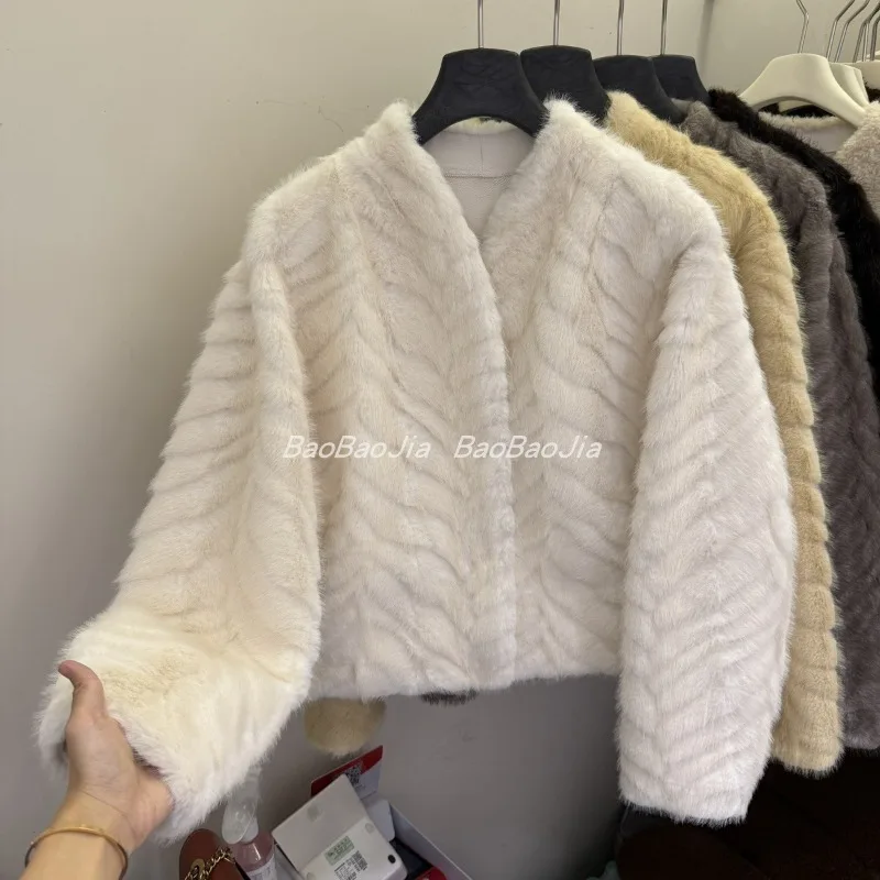 Solid-color Loose V-neck Fur One-piece Fur Coat Women Autumn Winter Fashionable New Comfort Top Elegant and Refined Temperament.