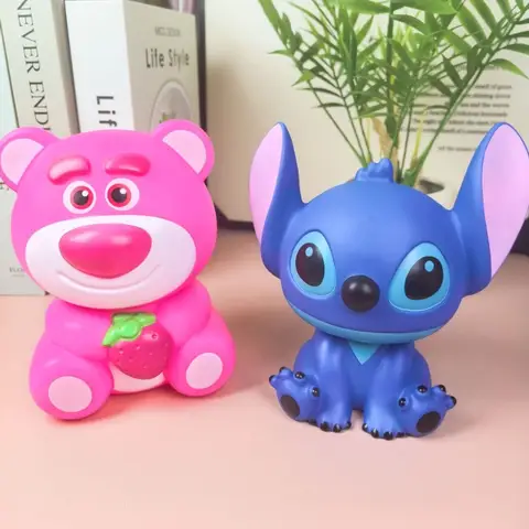 Anime Lilo & Stitch Stile Vinile Salvadanaio Cartoon Winnie The Pooh Figurine Ornamento da tavolo Giocattolo per bambini Barattolo di immagazzinaggio di monete Regalo
