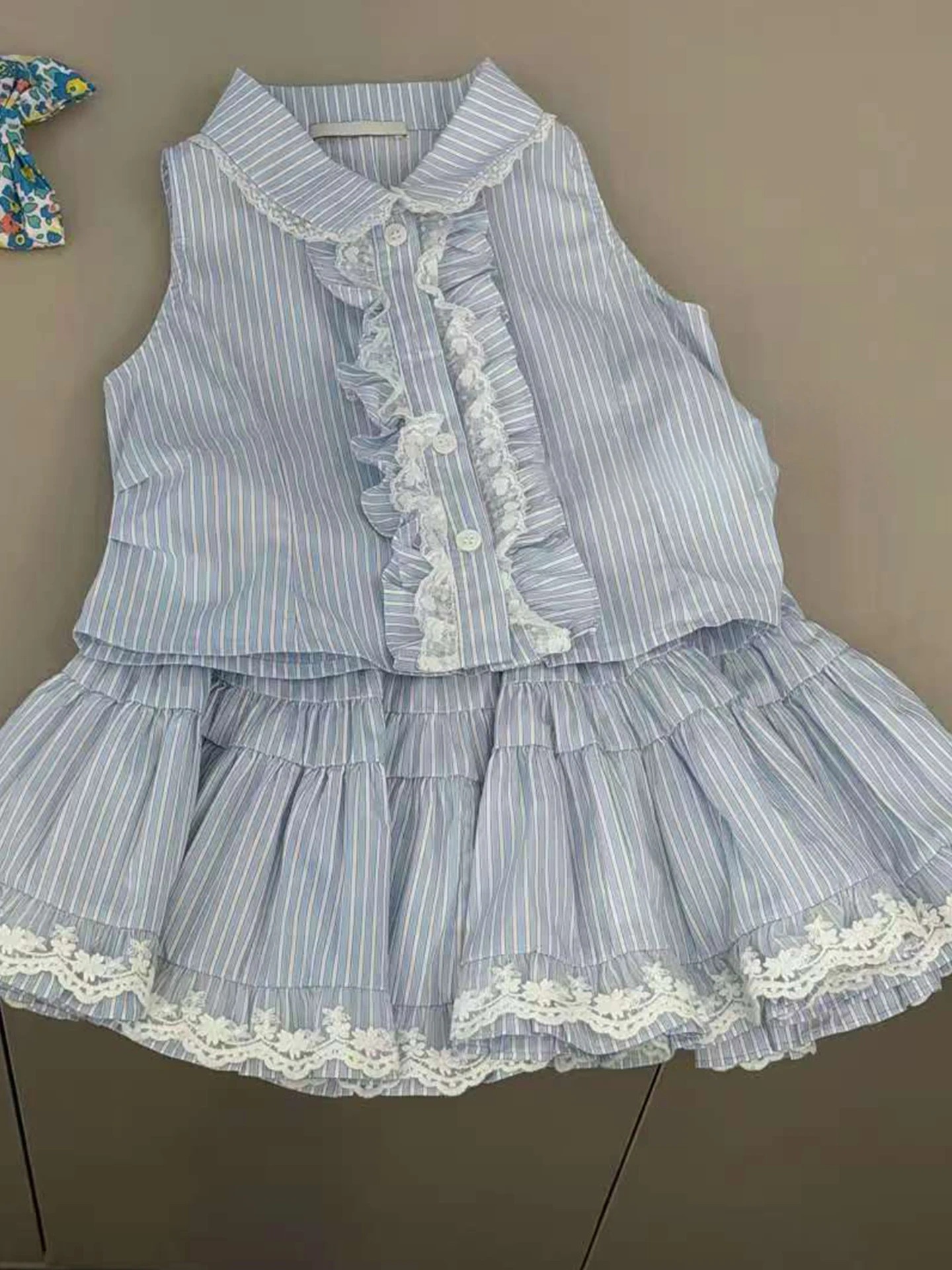 completo-estivo-per-bambine-top-a-righe-con-volant-e-gonna-set-due-pezzi-traspirante-stile-casual-per-la-scuola