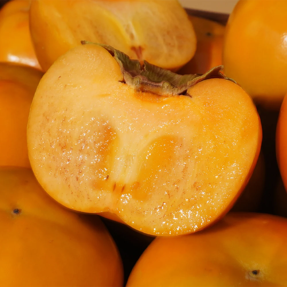 البرسيمون الطازج المحلي بعمر 25 عامًا، 3 كجم