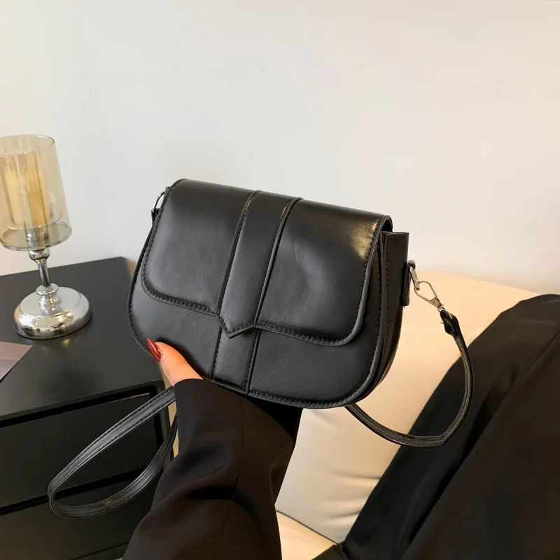 

Cross-border texture popular solid color multi-layer large capacity saddle bag female 2023 new shoulder messenger bag design