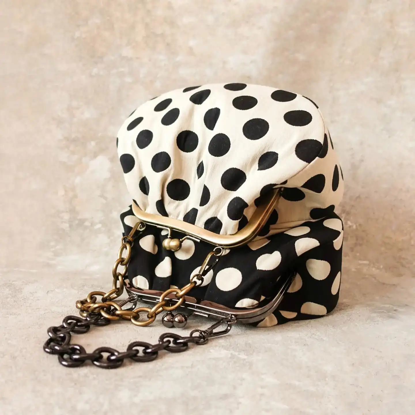 Lost in Vintage Puffy Bag  25x18x8cm Anqique Ball Kisslock Bags Fluffy Fabric Big Purse Metal Frame Evening Clutch with Chain