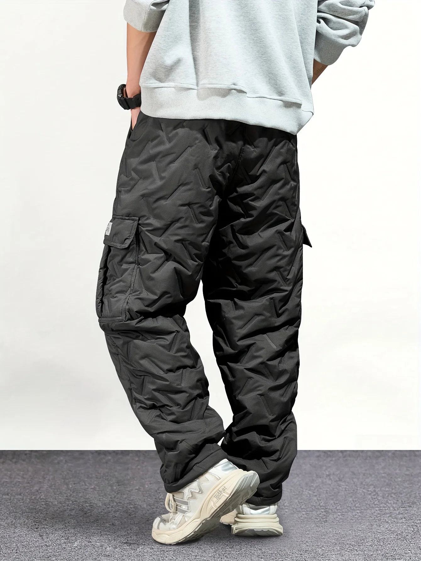 

Men's Winter Outdoor Warm Cargo Pants Fleece-Lined with Diamond Pattern Stitching, Insulated Design for Cold Weather, Thickened