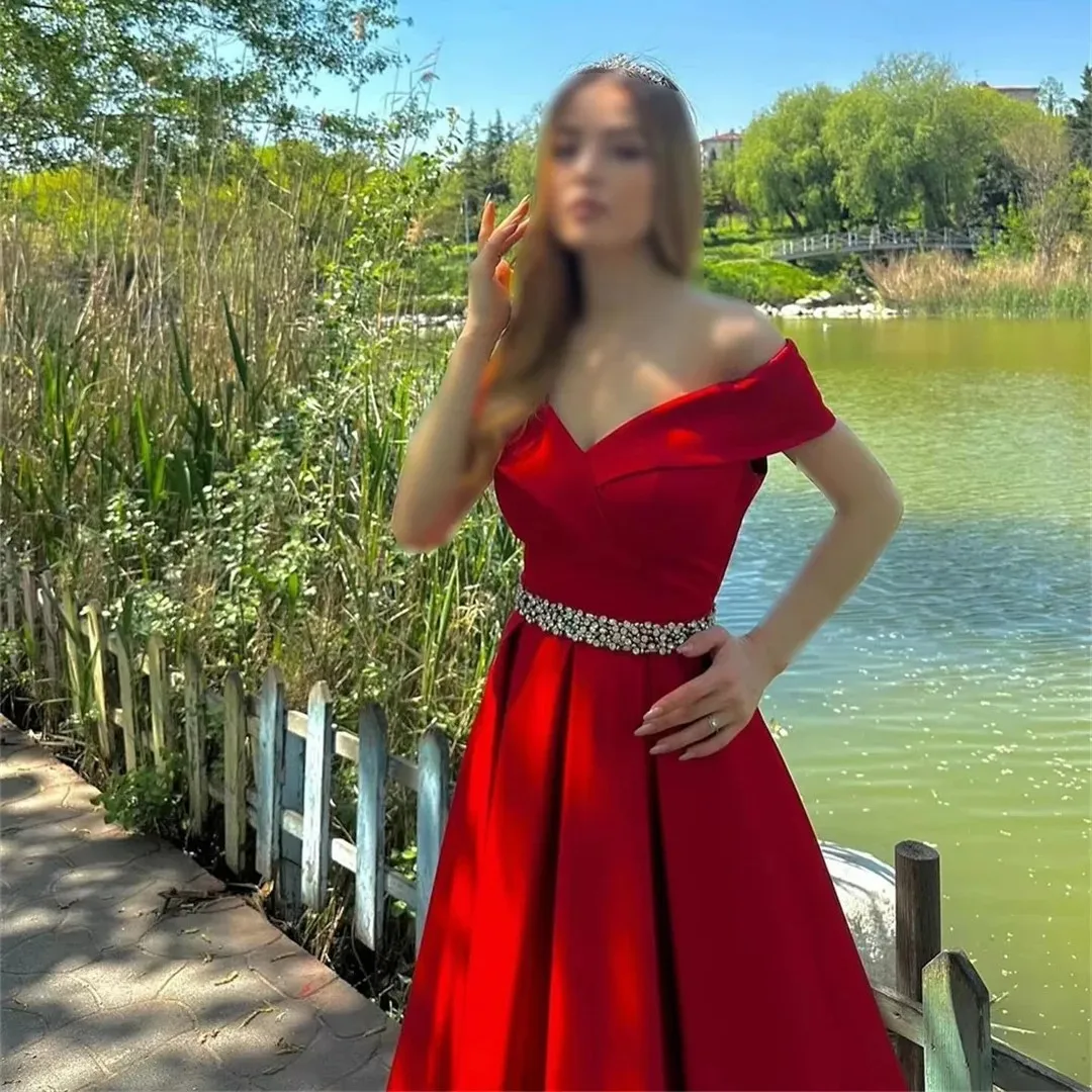 Klassisches rotes Abendkleid 2026, schulterfrei, Perlen, Pailletten, A-Linie, Satin, langes Abschlussball-Festzug-Partykleid, Robe De Soiree