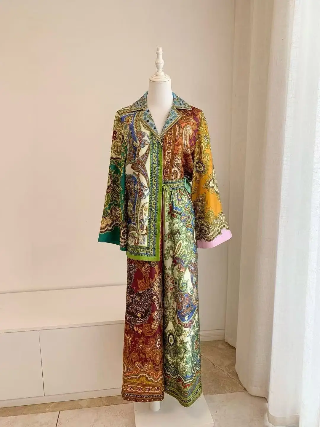 Jedwabna koszula elegancka z nadrukiem, długi rękaw, zapinana na jeden guzik, kołnierzyk wykładany, luźna koszula + spodnie z szerokimi nogawkami, nowa kolekcja 2025