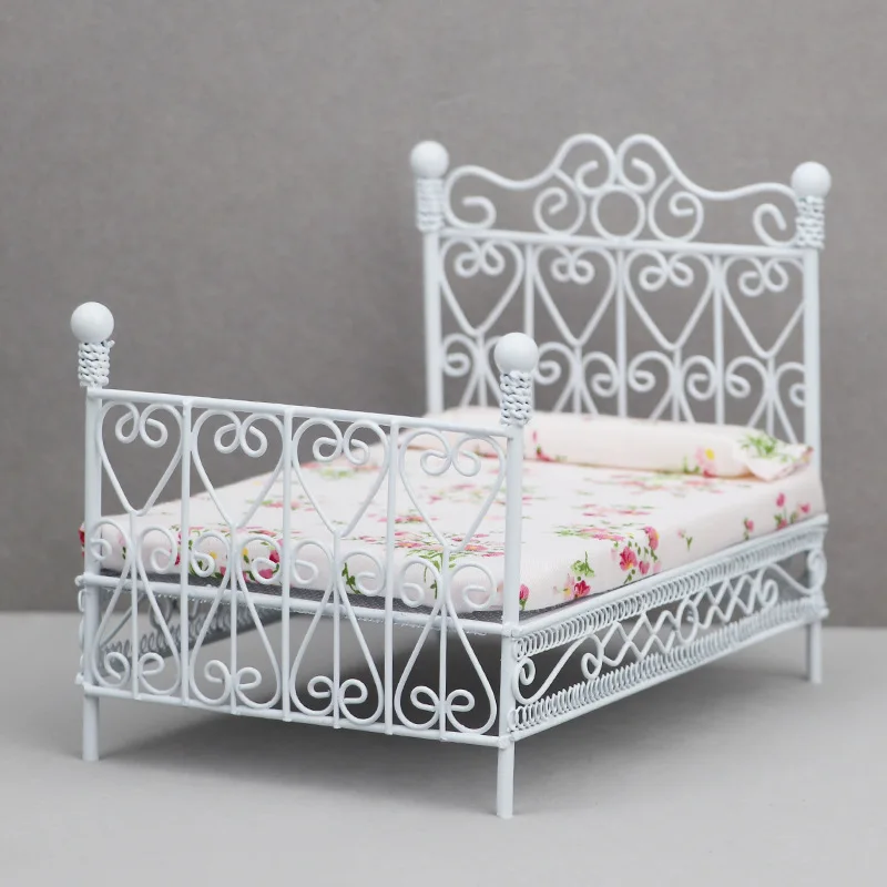 1:12 Dollhouse Mini Double Bed Home Bedroom Furniture Toy Gift Living Room Furniture Model Beautiful Handmade Iron Toy