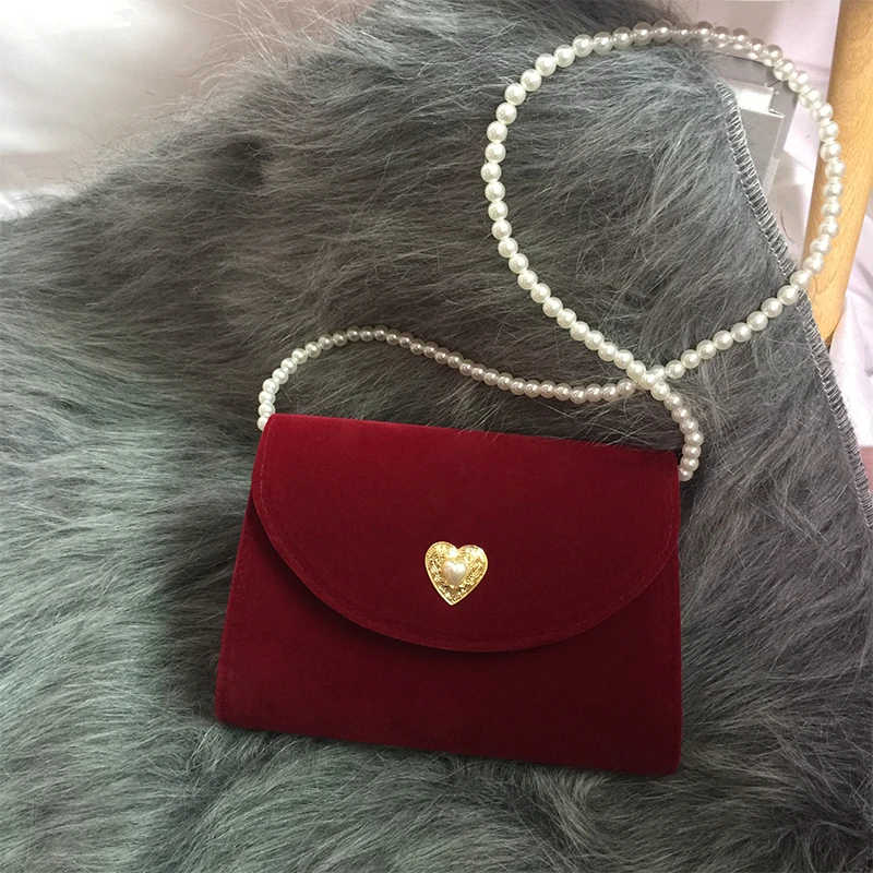 Retro Red Velvet Pearl Bag 2023 New Women\'s Fashion Love Magnetic Buckle Chain Crossbody Bag Elegant Noble Ladies Banquet Bags