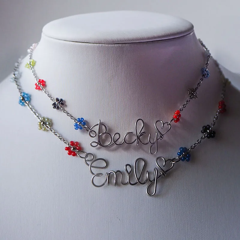 

Ожерелье с именем для женщин, индивидуальное колье из нержавеющей стали с буквами и цветами, хороший подарок на день Святого Валентина