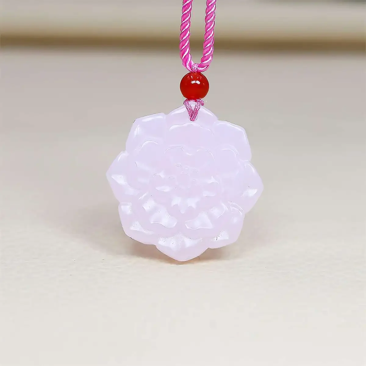 

Jade Flower Pendant Necklace Men Gift Designer Pendants Pink Natural Luxury Amulets Man Real Amulet Carved Gemstones Jewelry