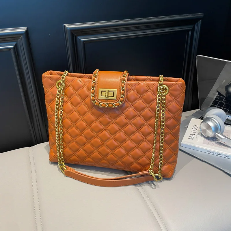 

2025 SS Quilted Chain Underarm Bag, Vintage-Inspired Convertible Shoulder Purse for Women, Spacious Day to Night Tote