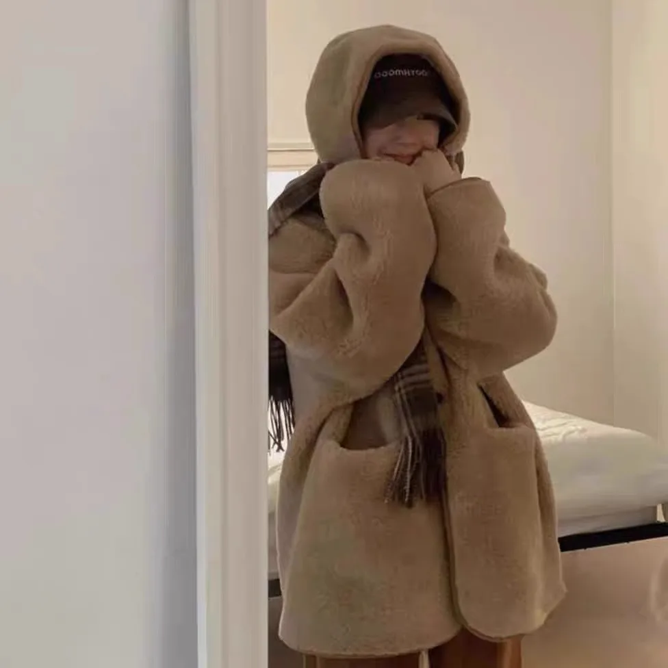 Calore Baby Pepper Pelliccia di agnello Abbigliamento bifacciale Pelliccia in pelle Intercerata Capispalla allentato Cappotto da donna retrò con cappello