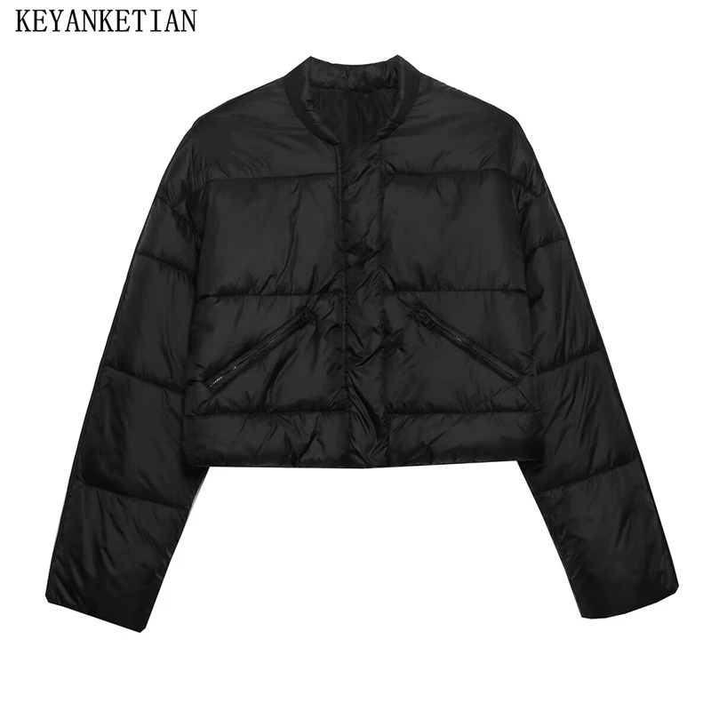 KEYANKETIAN 2024 ฤดูใบไม้ร่วง/ฤดูหนาวใหม่ผู้หญิงสีดําบางผ้าฝ้ายเบาะเสื้อผ้าซิปหลวม Cropped Blazer กระเป๋ากลางแจ้ง