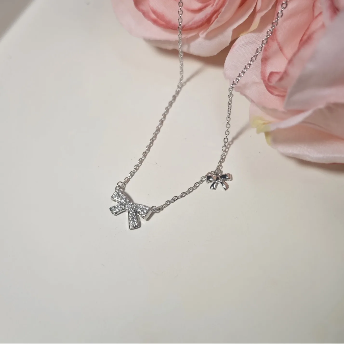 

Fugitive Princess Double Bow Necklace, Feminine Vitality, Sweet and Niche Design, Commuting Necklace