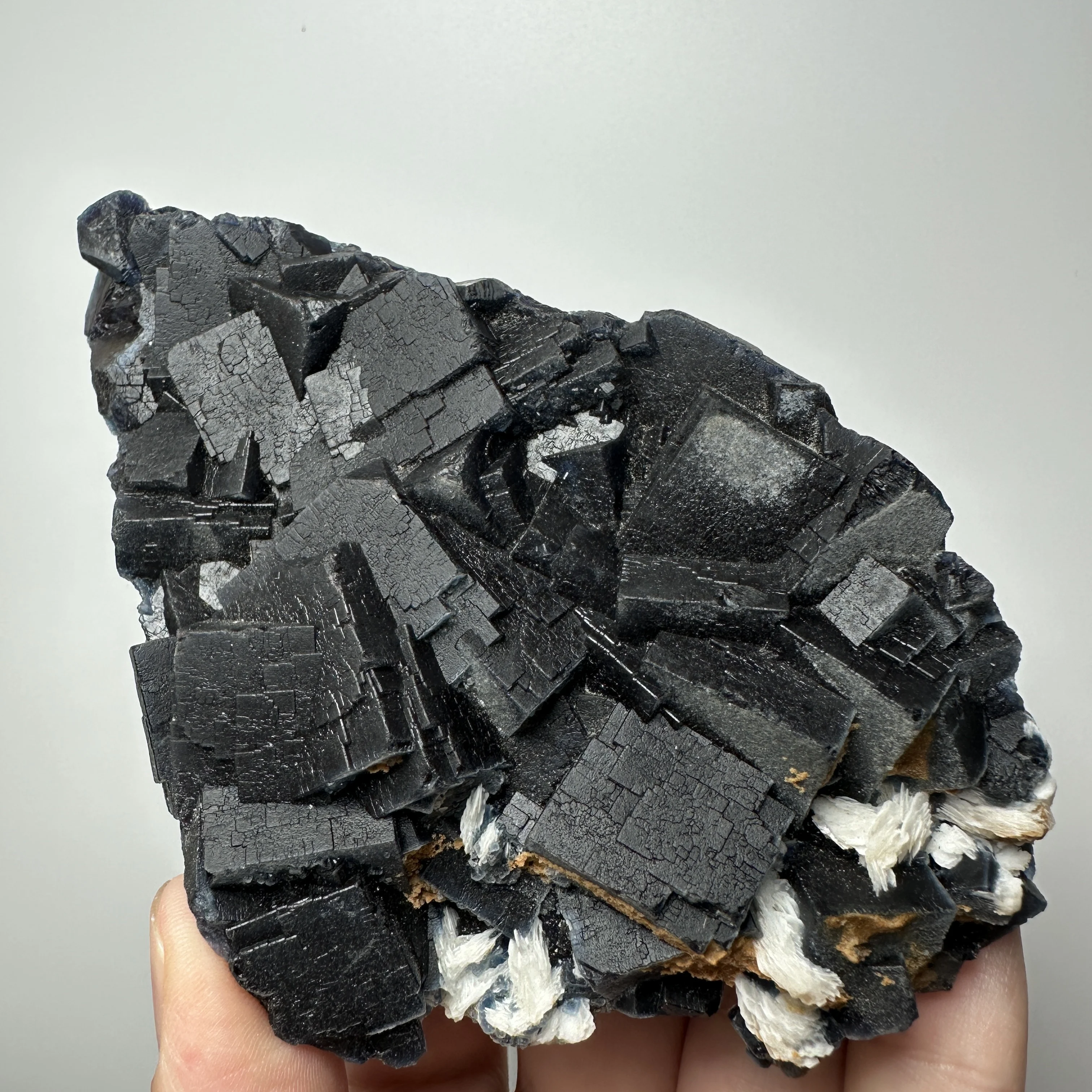 

Natural Pakistan Rose Black Fluorite (Fluorescent Effect Red) Rough Mineral Crystal Quartz Healing Stone Home Decor