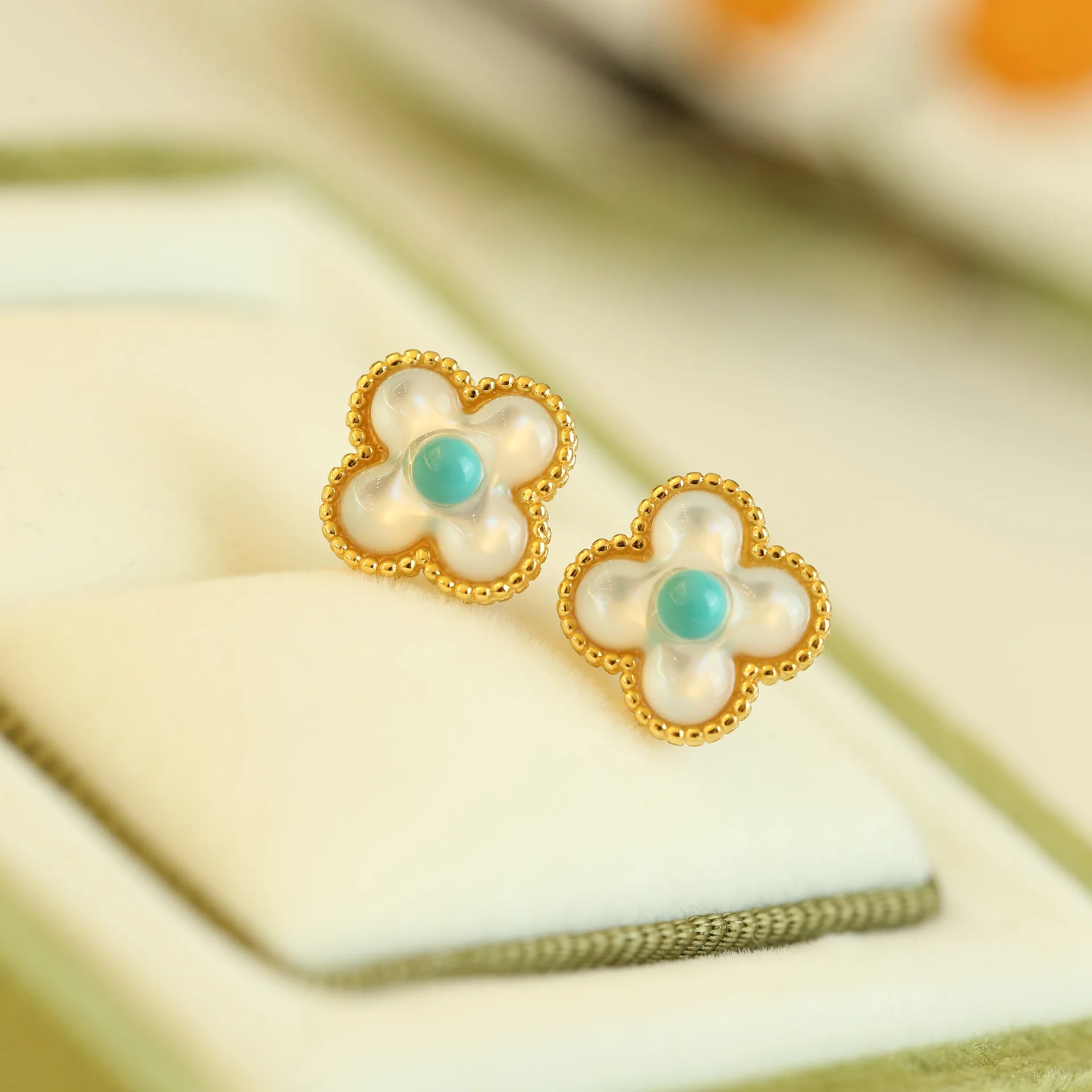 

White Bay Earrings Classic Women's Earrings Flower Earrings Beimu Retro Jewelry