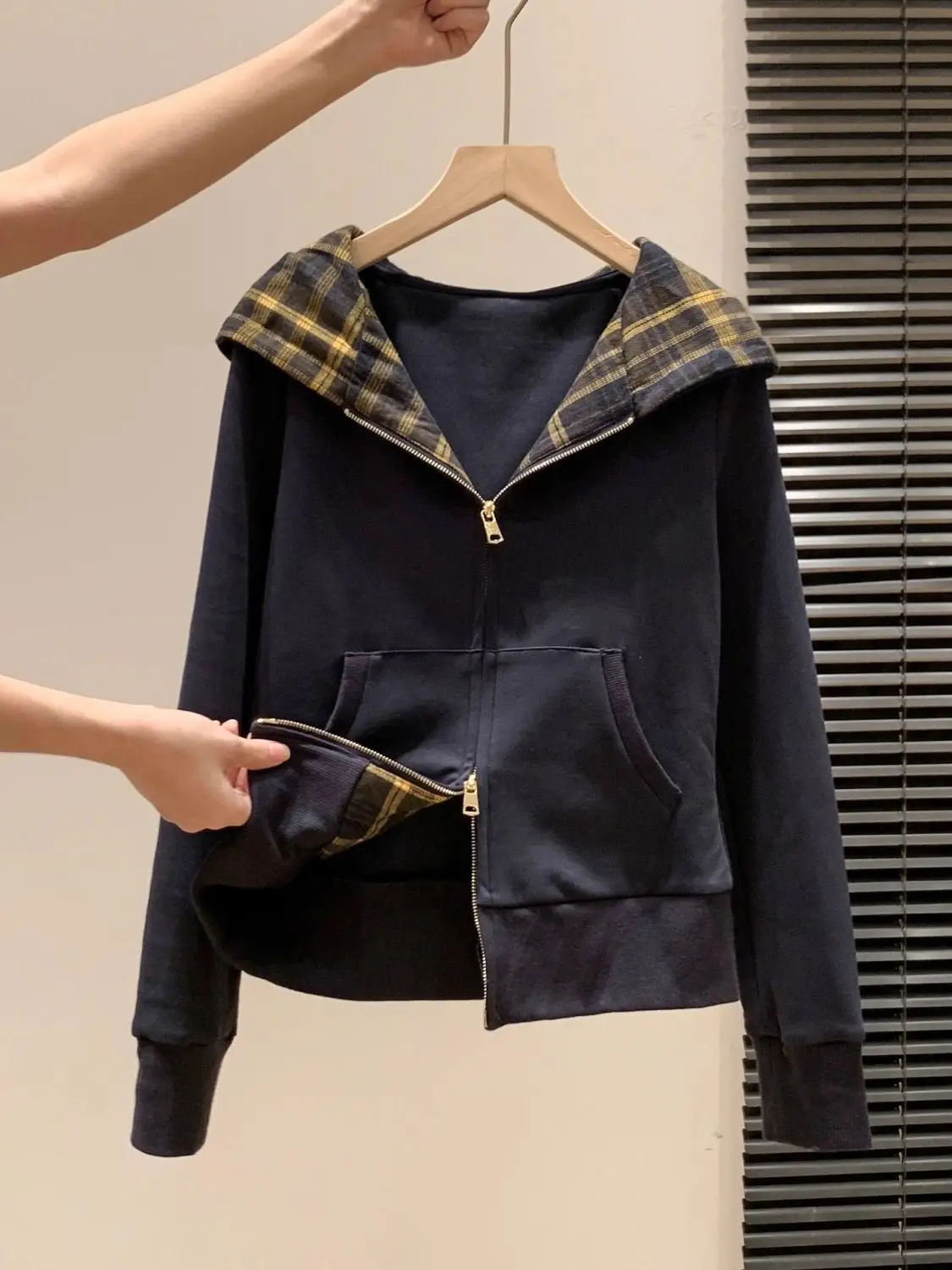 

Женская толстовка-худи в клетку в американском стиле, корейская мода 2025, осенняя, в стиле «Spicy Girl», с внутренней молнией, под юбку