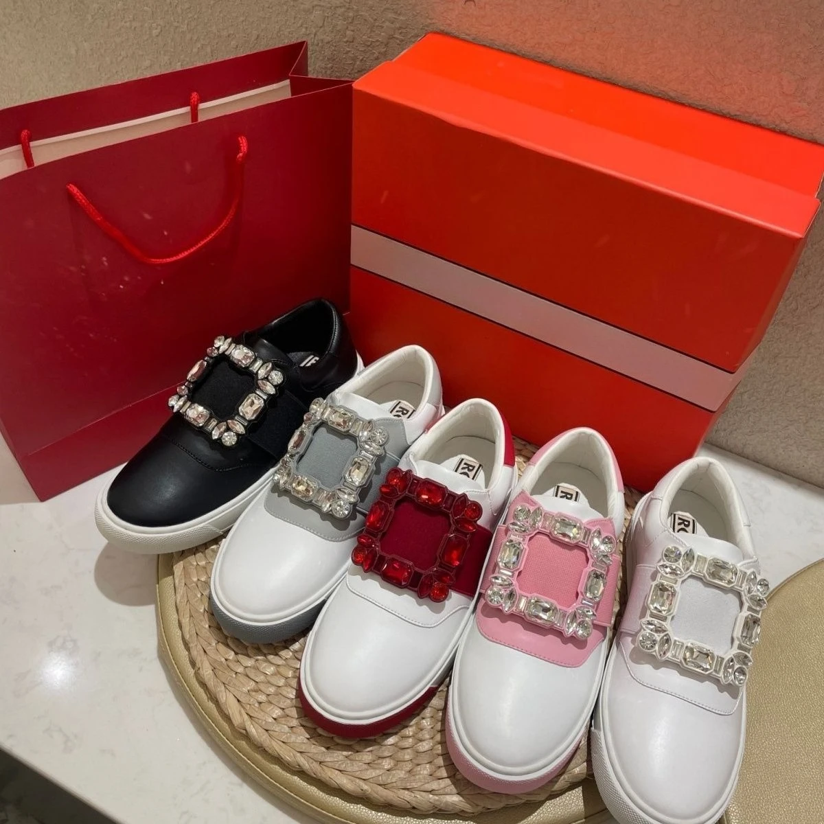 

Новые спортивные туфли на толстой подошве с пряжкой со стразами, белые туфли, увеличивающие рост, повседневная обувь, туфли для досок, обувь для фитнеса