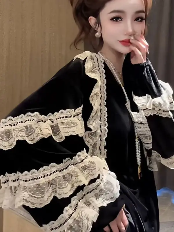 

New Style Lace Spliced Loose Retro Velvet Versatile Round Neck Pullover in Autumn and Winter