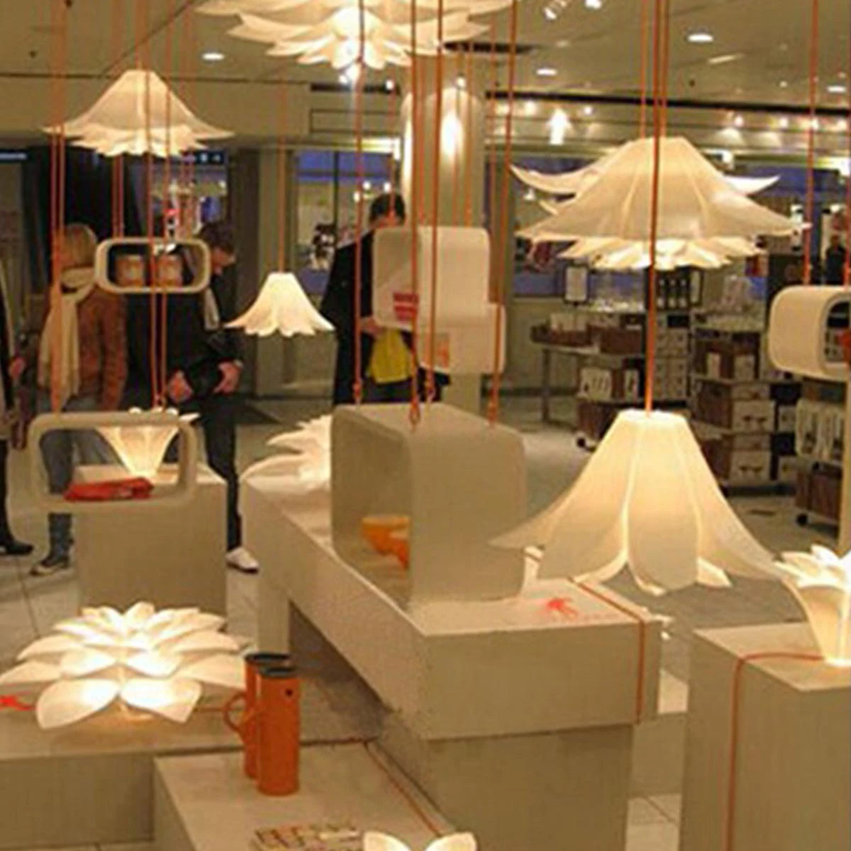 

Lotus Shaped Chandelier Hanging Light Pendant Lighting Ceiling Lamp American Style