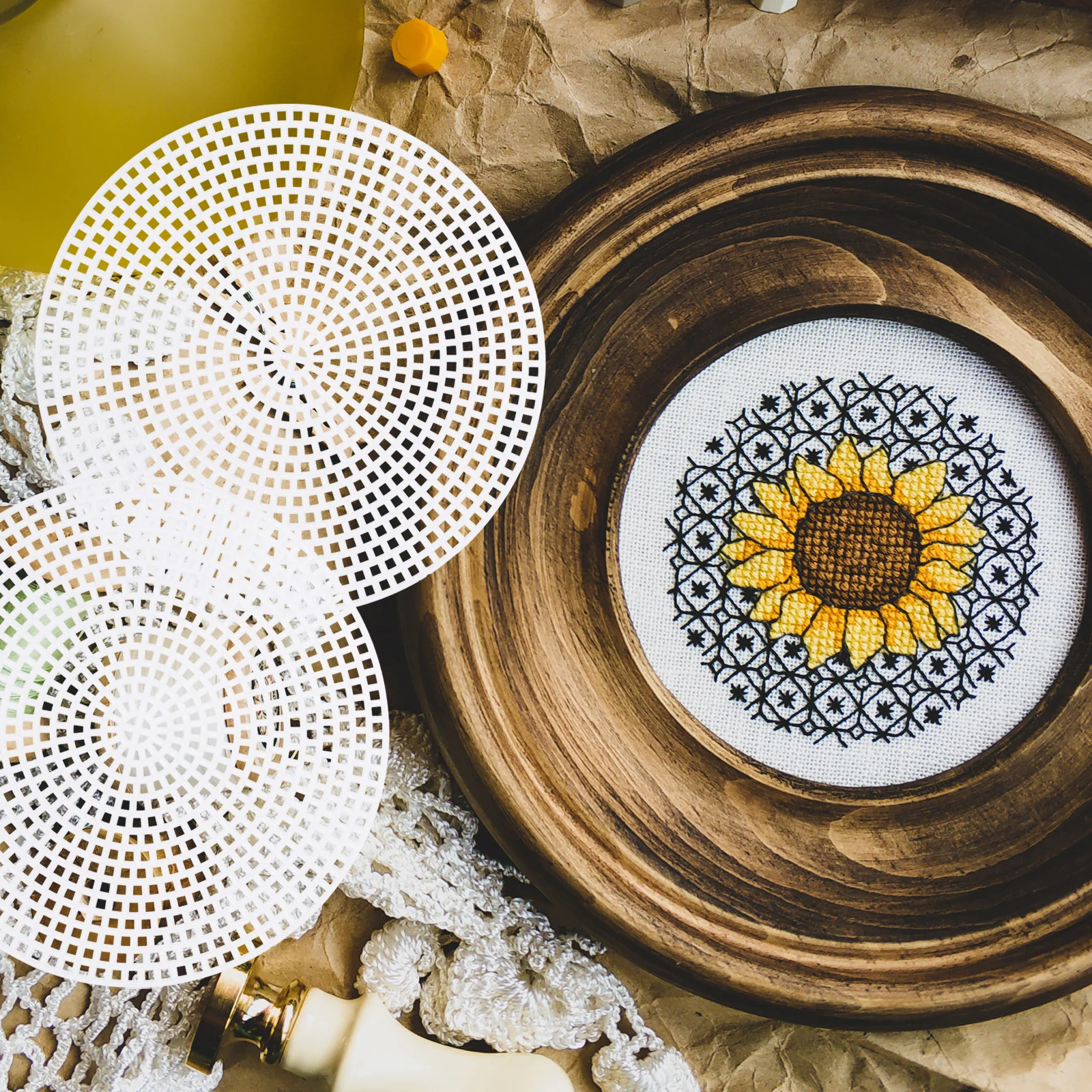 

20pcs Round Cross Stitch Mesh Plate 14.7Cm Cuttable 3D Embroidery Grid For Diy Bag Bottom Liner Craft White Multi-Purpose