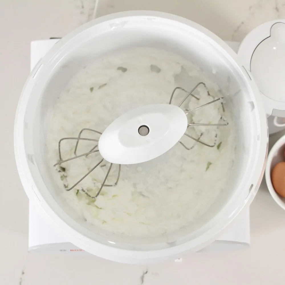 خلاط بوش يونيفرسال بلس 500 وات، 6.5 كوارت مع سياط سلكي، حزمة موسع خطاف العجين وخطاف العجين - توصيل مجاني