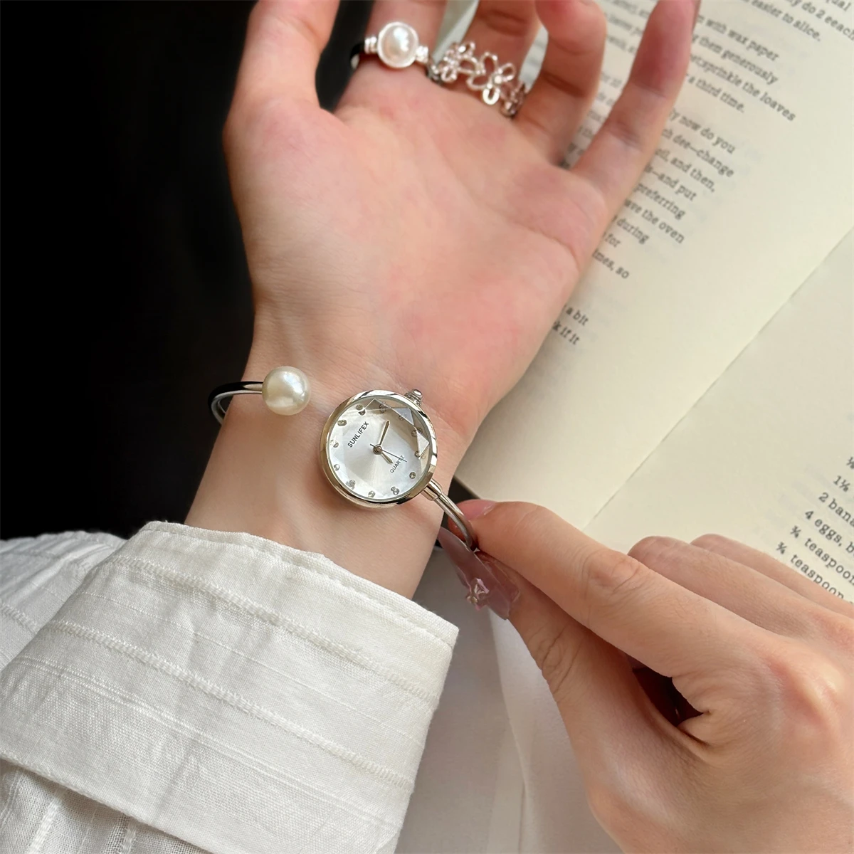 Exquisite niche new pearl small disc watch women's different design white watch