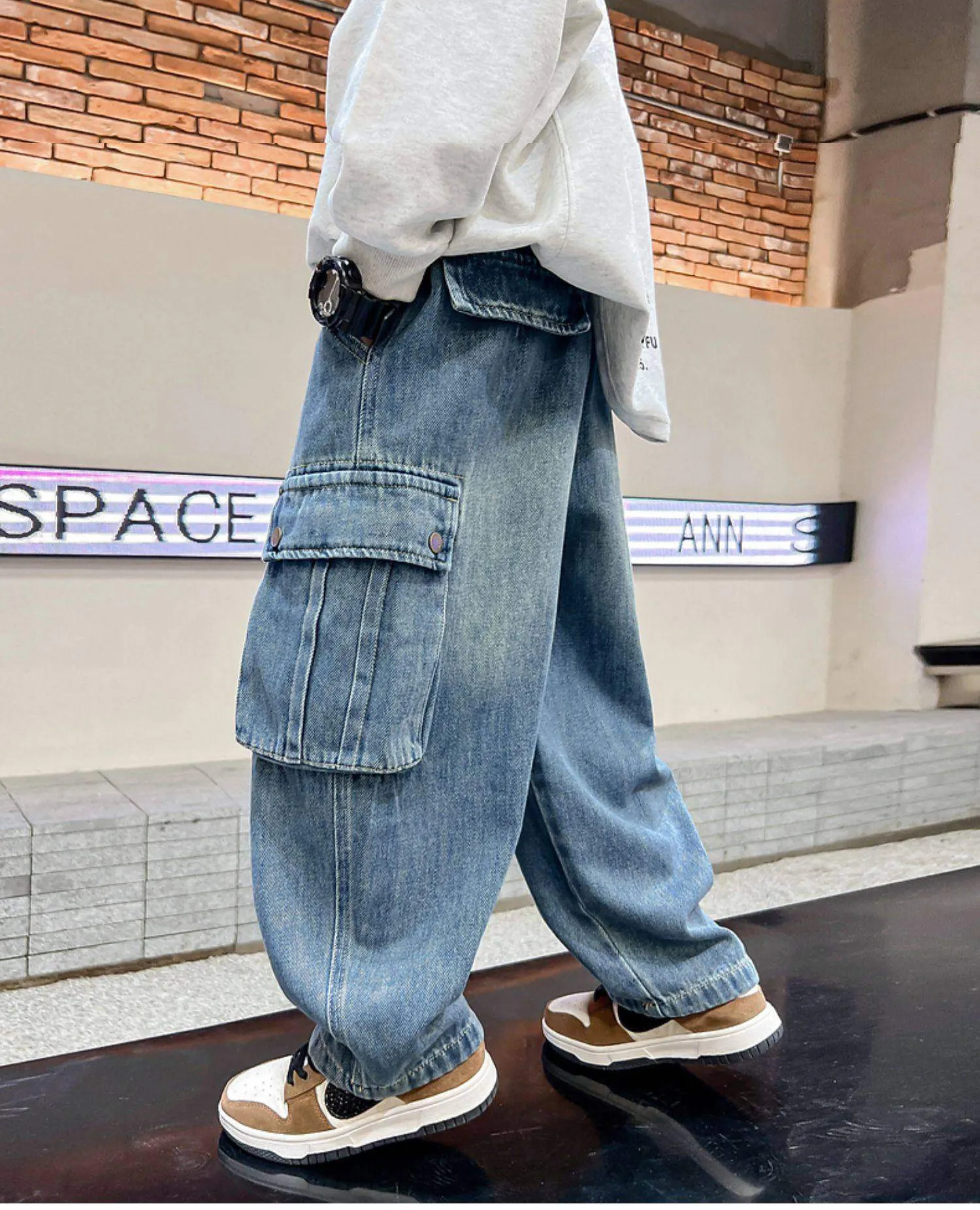 Herbstliche Freizeit-Cargo-Jeans für Jungen mit Taschen, lockerer Schnitt, Teenager-Denim-Hose, modische Kinderjeans, 5-14 Jahre – Detail 15