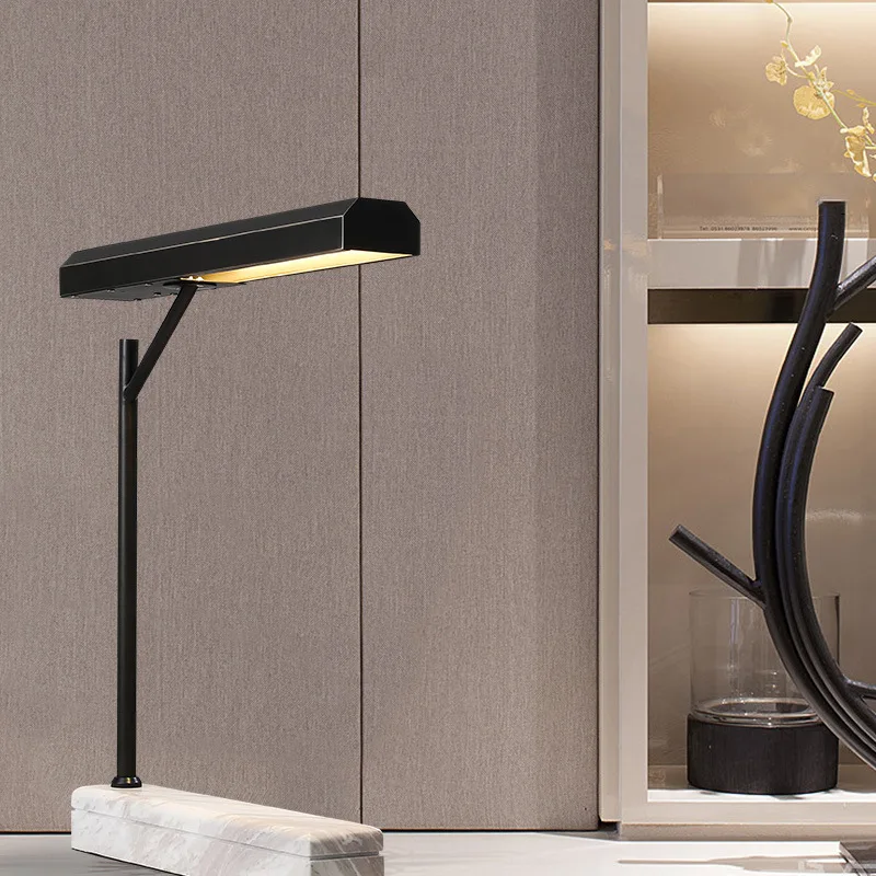 مصباح مكتبي للقراءة مزخرف معدني أسود محمول من الشمال