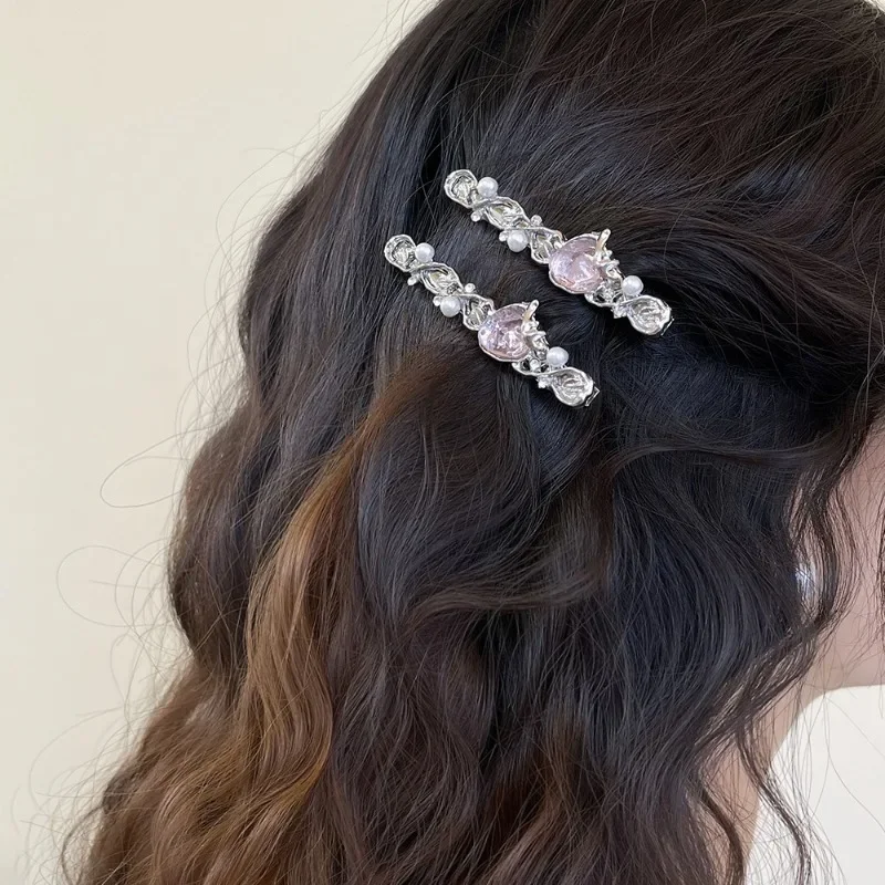 

Заколки для волос с цветком клубники для девочек, нишевые заколки для боковой челки, высокий уровень внешнего вида, заколки для волос с девичьим сердечком, индивидуальность