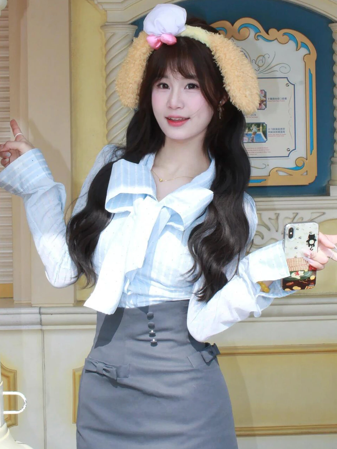 

Элегантный минималистичный женский комплект из двух предметов: топ и юбка в холодных тонах, с высокой талией, в полоску, с длинными рукавами, облегающий, модный, для осени и весны