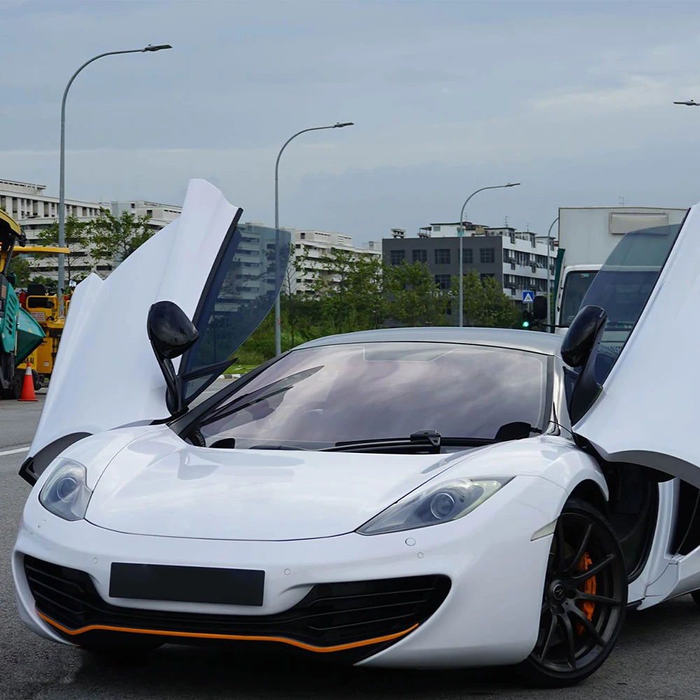 

Фортепианно-белая глянцевая виниловая пленка, высококачественная ПЭТ-наклейка для полного покрытия автомобиля, аксессуары для украшения кузова, без пузырьков воздуха