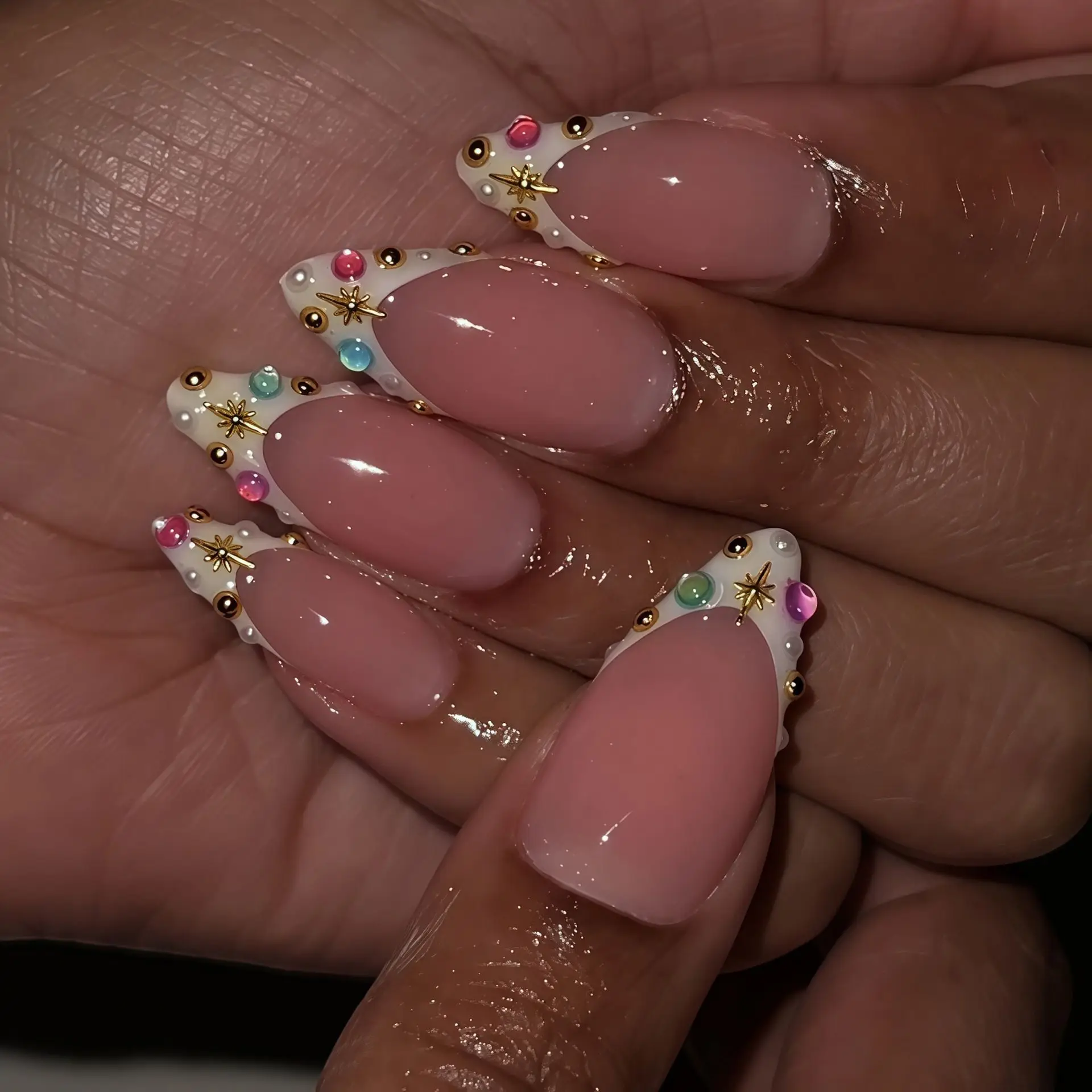 24 Uds. De uñas postizas con perlas de Color caramelo, uñas postizas blancas francesas de almendra media con luz de estrellas, cobertura completa, uñas postizas reutilizables para mujeres