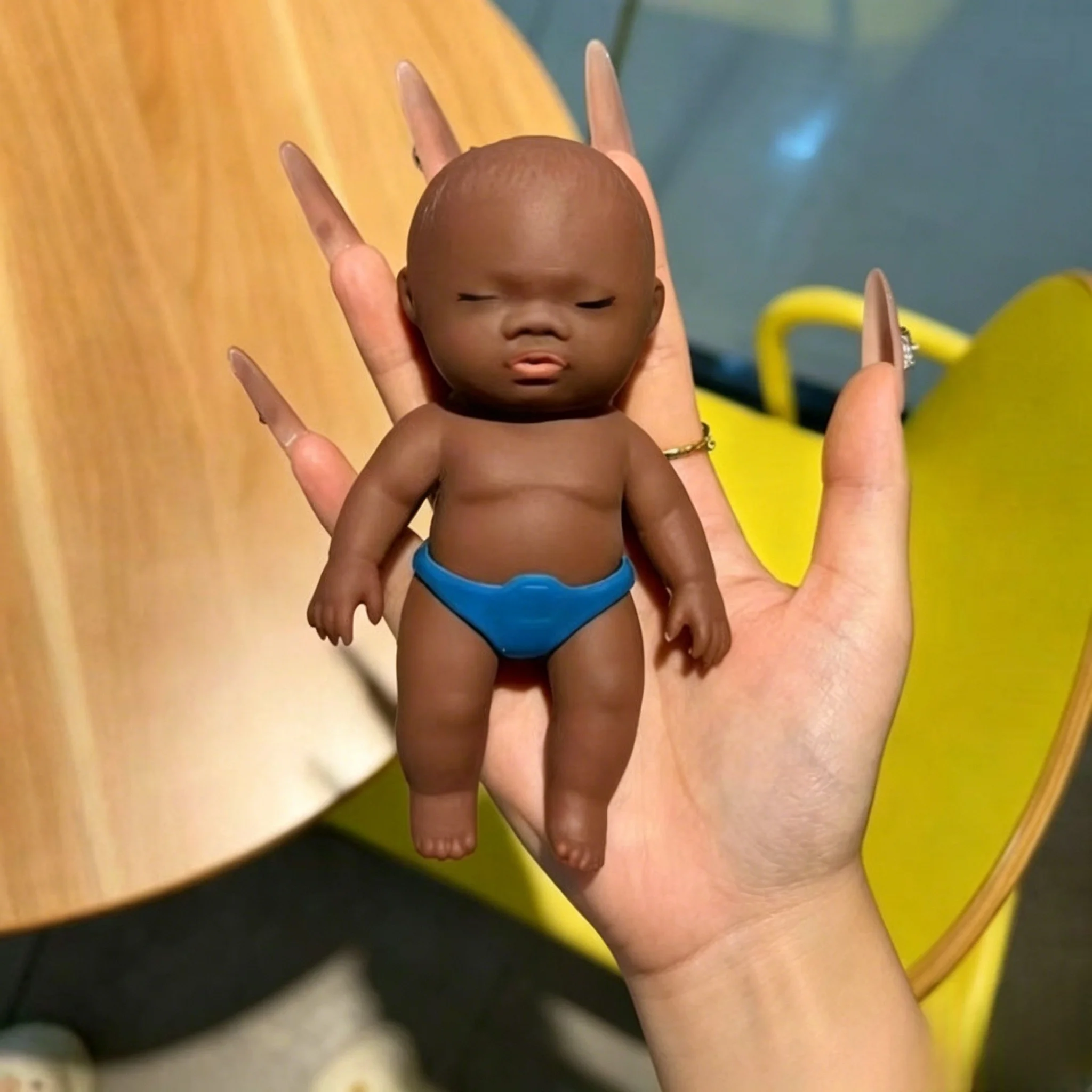 Muñeca Negra Antiestrés de Moda en Color Caramelo, Muñeca Negra Natasha Más Vendida, Muñeca Creativa Rellena para Aliviar el Estrés