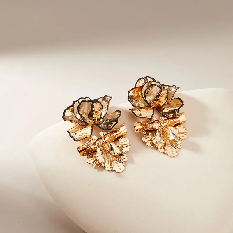 

New Retro Gold-plated Flower Pendant Earrings Simple And Elegant Women's Earrings Party Jewelry Gifts