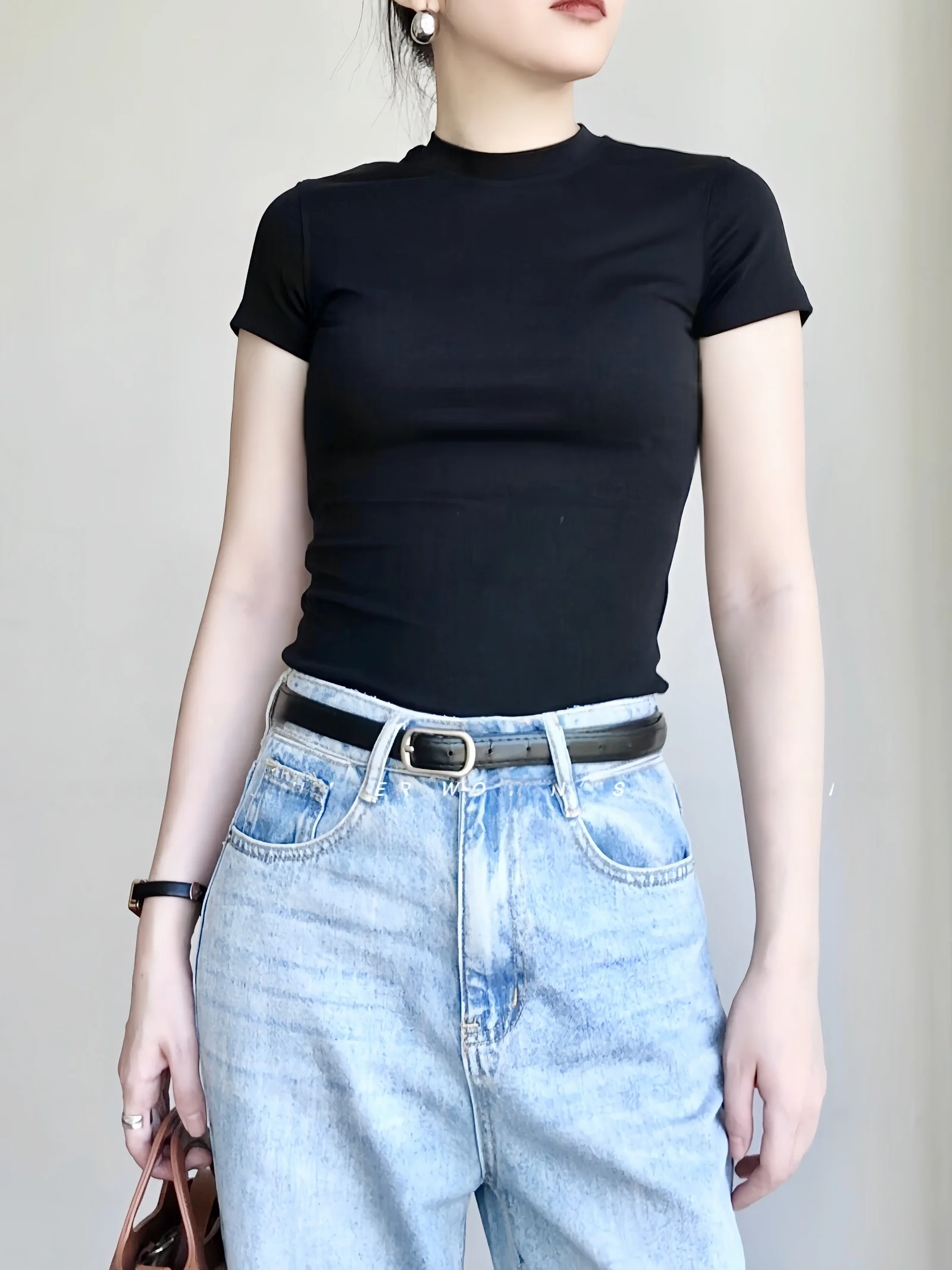 

Женская приталенная футболка Kardaian American Slim Fit с круглым вырезом, летняя, черная, стандартной ширины на плечах