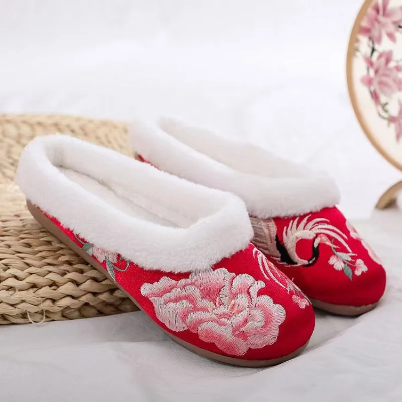 

Women's Winter Baotou Embroidered Cotton Slippers Soft Sole Non Slip Plush Warm Ethnic Style Flat Sole Slippers Hanfu Slippers