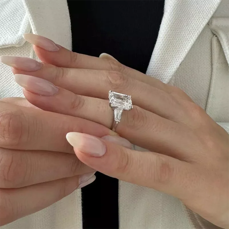 Women's Three‑Stone Engagement Ring 5CT Emerald‑Cut Main Stone DEF VS‑VVS HPHT CVD Lab‑Grown Diamond Wedding Ring IGI Certified PT950 Platinum Plated Fine Jewelry Anniversary Party Gift For Her
